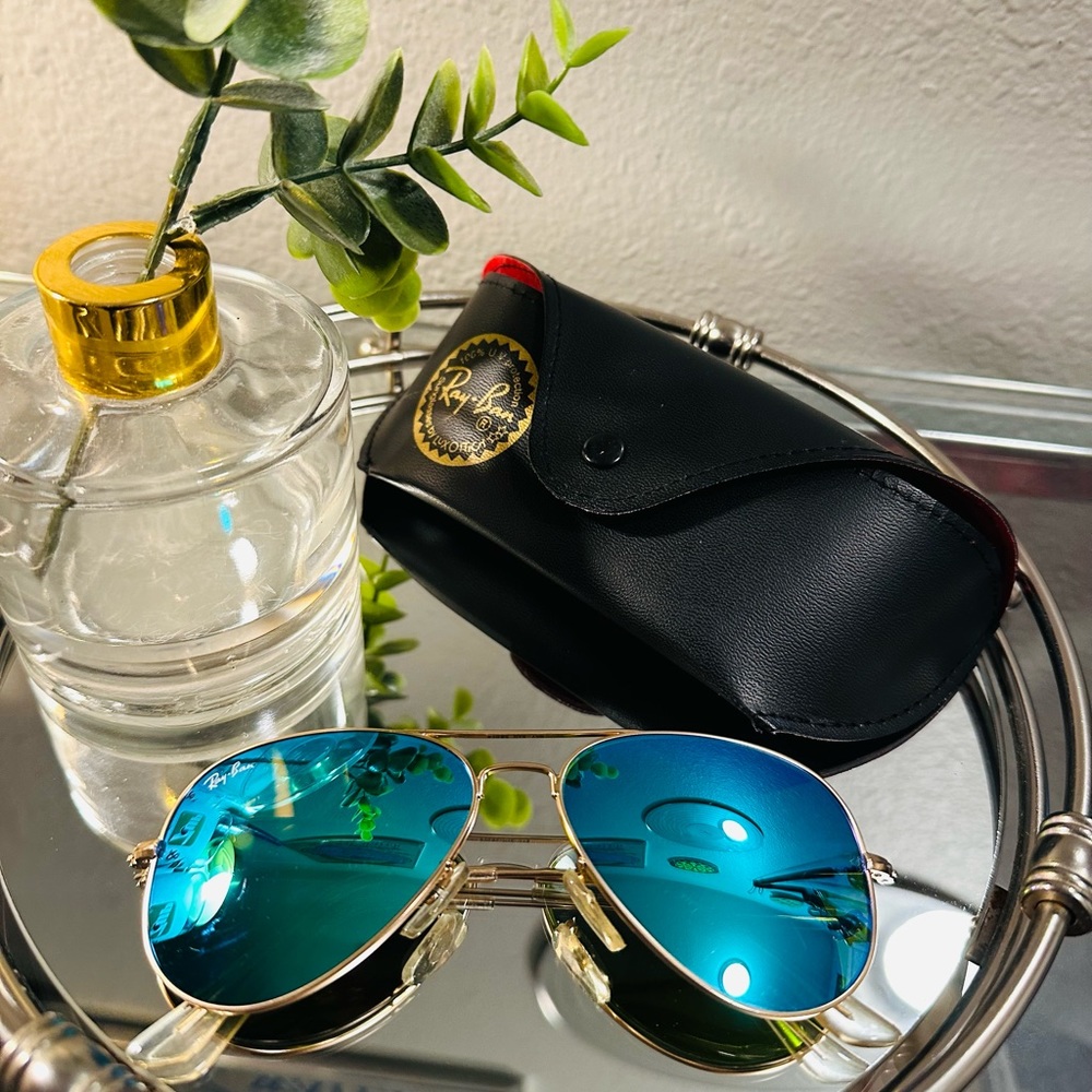 Ray-Ban’s flash lenses